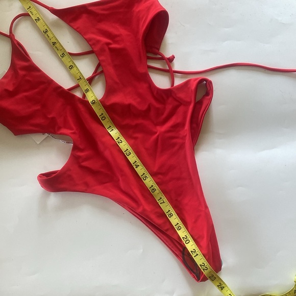 White Fox Boutique Columbia One-Piece Swimsuit Red ❤️ Sz Medium NWT - Picture 9 of 12